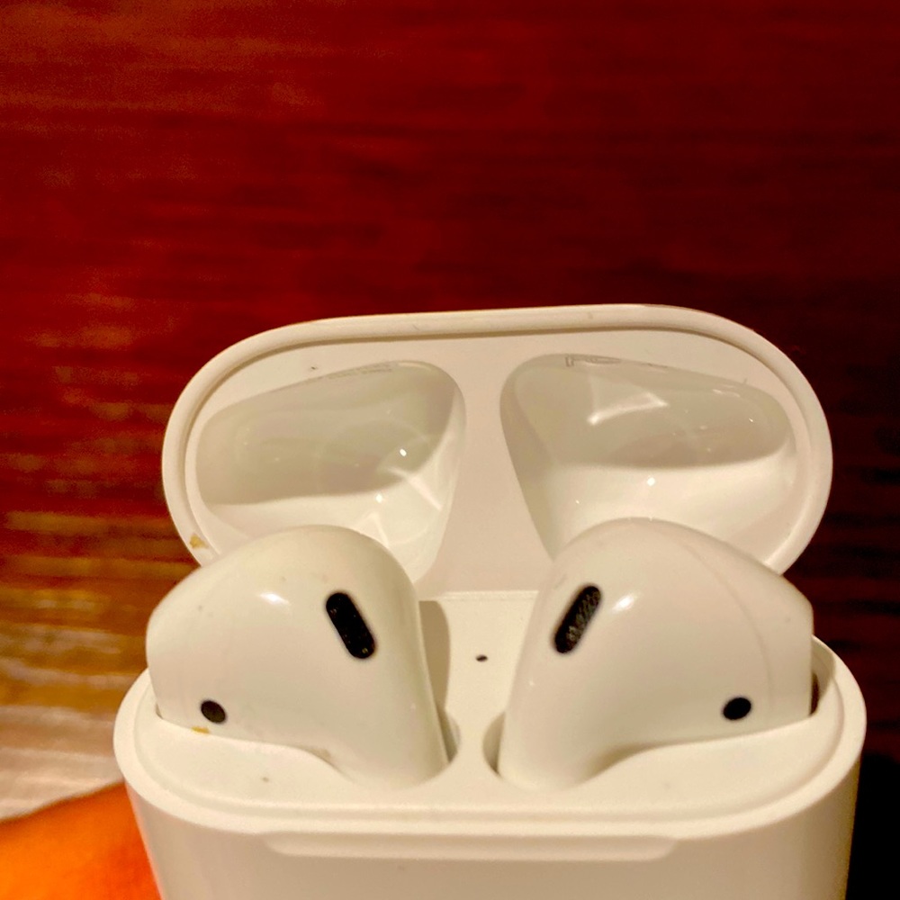 Apple air pods earbuds